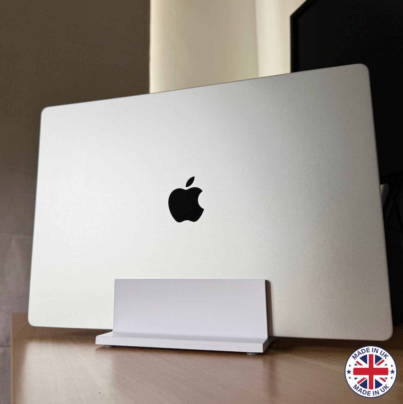 Slim Vertical Stand - MacBook Pro 16" (M1, M2, M3, M4) - White